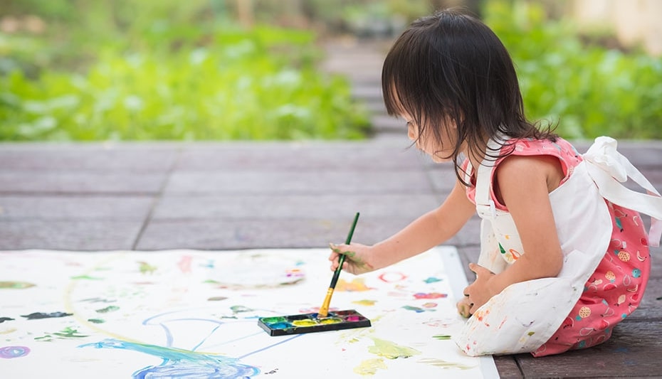 girl painting