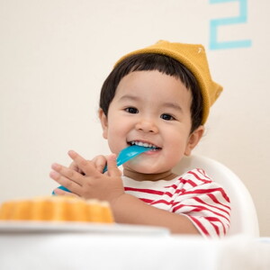 At what age do babies start talking? A Year-to-Year Guide At what age do babies start talking? A Year-to-Year Guide